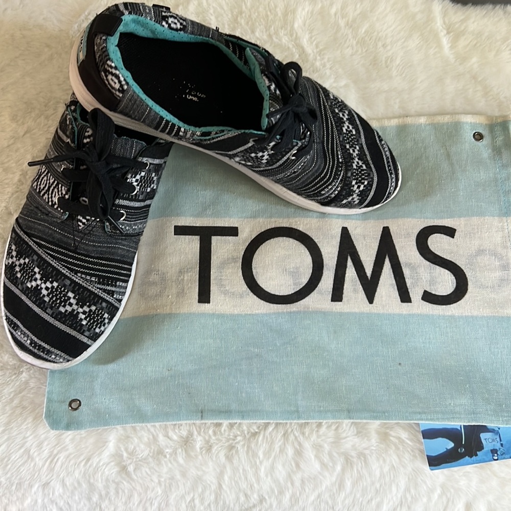 Tom’s Sneakers VGUC